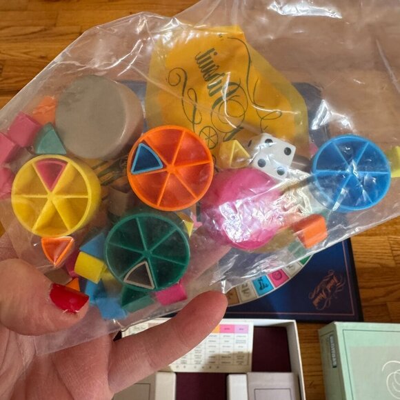 Trivial Pursuit The 1980's Master Game Classic Family Trivia Board Game COMPLETE - Picture 3 of 5